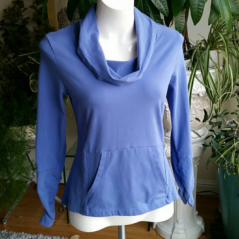 Nomadic traders top size Small